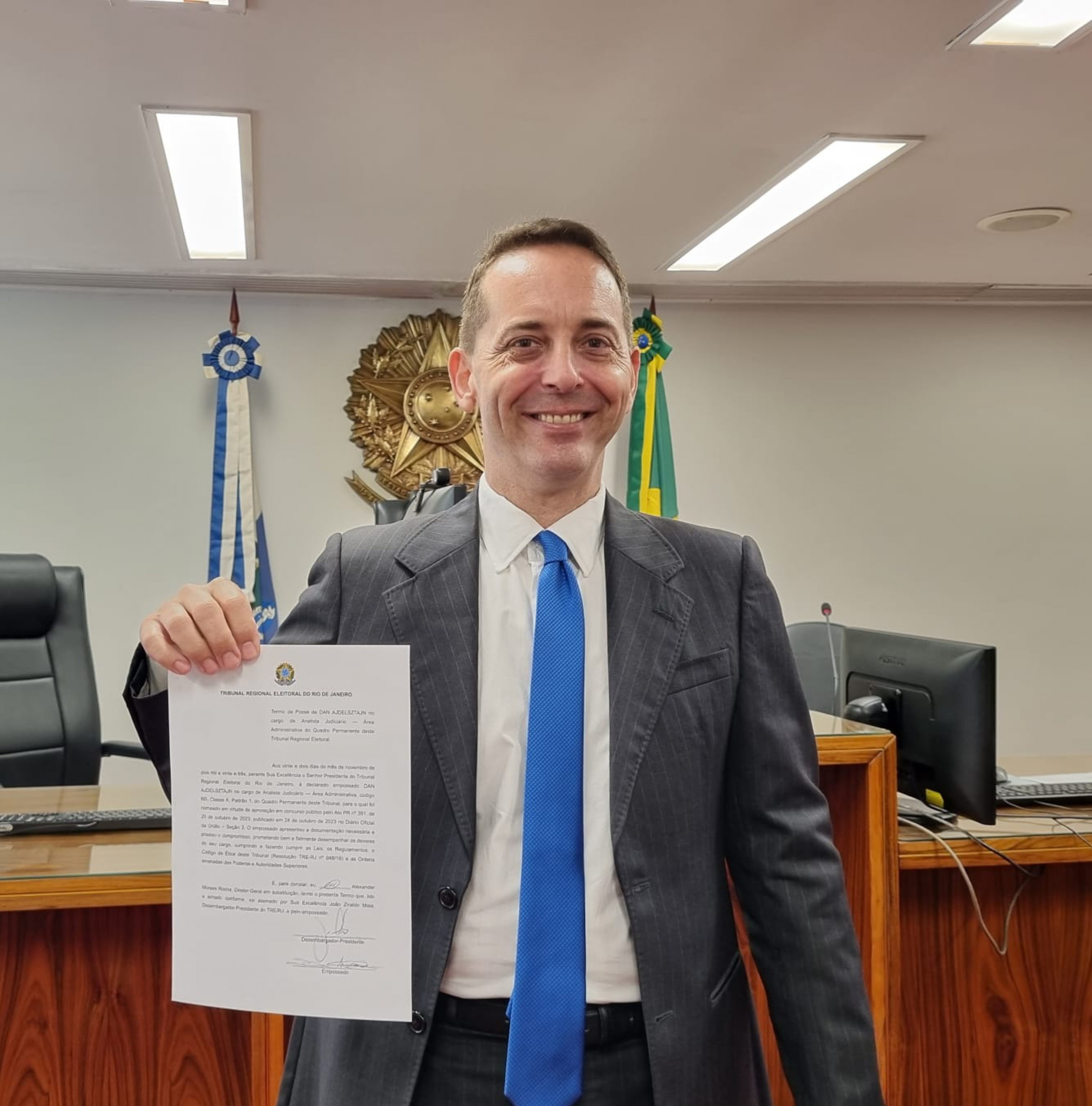 Dan Ajdelsztajn assumiu o cargo de analista judiciário do TRE do Rio de Janeiro (TRE-RJ) em 22/11/2023.
