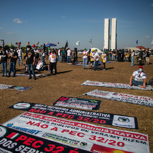 Manifestação de servidores contra a PEC 32/2020 marca início do segundo semestre legislativo - Ato reuniu parlamentares e representantes de entidades associativas e sindicais em Brasília (DF).