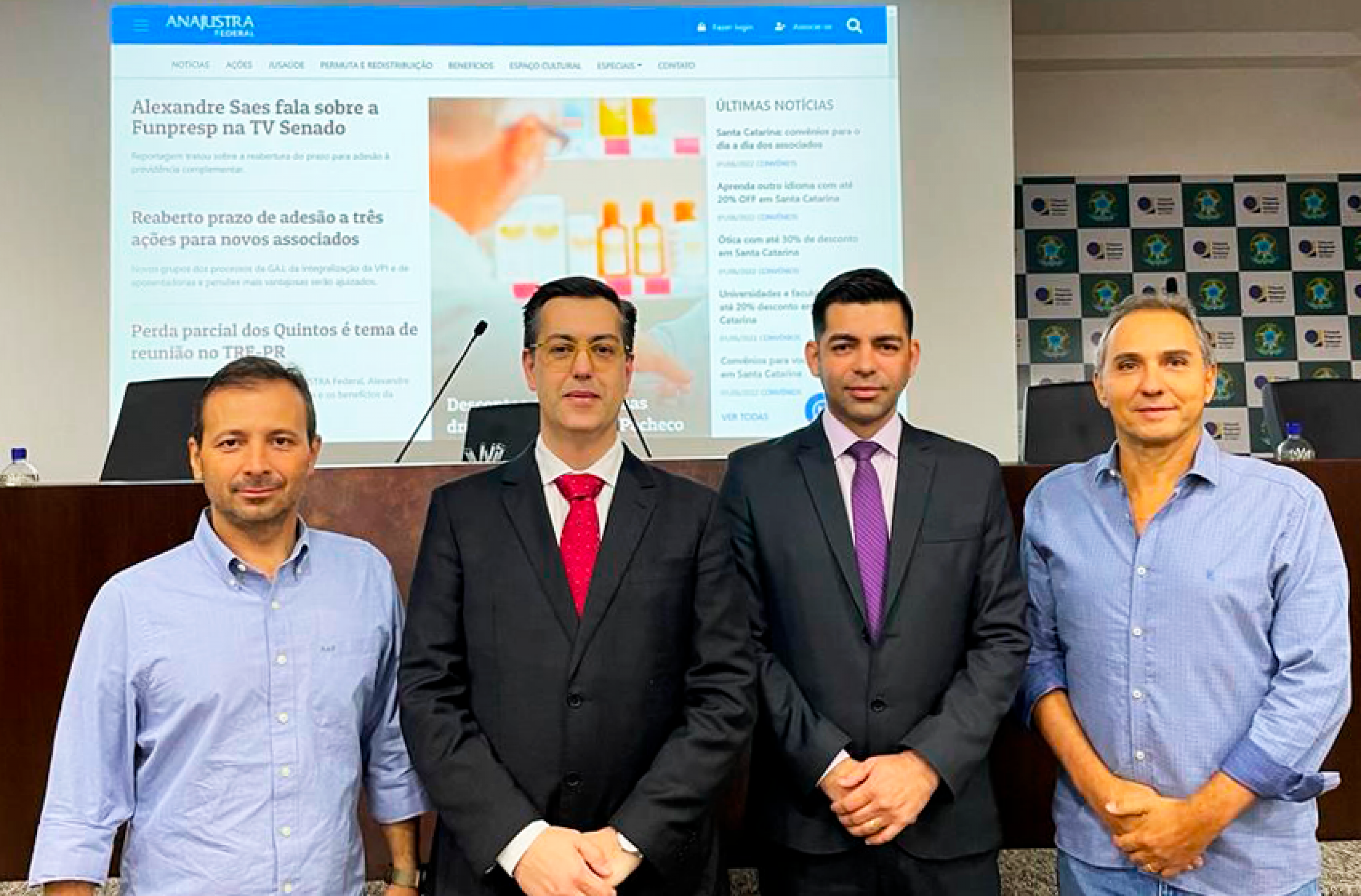 Na foto estão o diretor-geral do TRE-GO, Wilson Gamboge Junior, o secretário-geral da ANAJUSTRA Federal, Alexandre Seixas Saes, o consultor de ações da associação, Laércio Rodrigues, e o presidente da ASSETRE-GO, Patrício Rios Brandão. - ANAJUSTRA Federal Na foto estão o diretor-geral do TRE-GO, Wilson Gamboge Junior, o secretário-geral da ANAJUSTRA Federal, Alexandre Seixas Saes, o consultor de ações da associação, Laércio Rodrigues, e o presidente da ASSETRE-GO, Patrício Rios Brandão. - ANAJUSTRA Federal