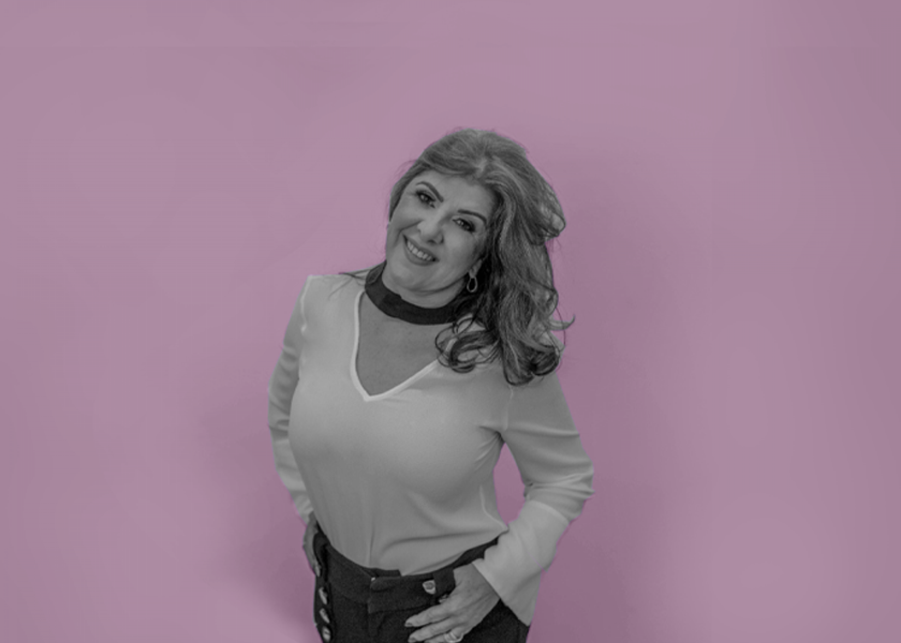 Servidora aposentada do TRT24, Glauce foi diretora de Recursos Humanos, assessora da diretoria-geral, diretora-geral e assessora de desembargador. Hoje, ela advoga e também é diretora de assuntos legislativos da ANAJUSTRA Federal.