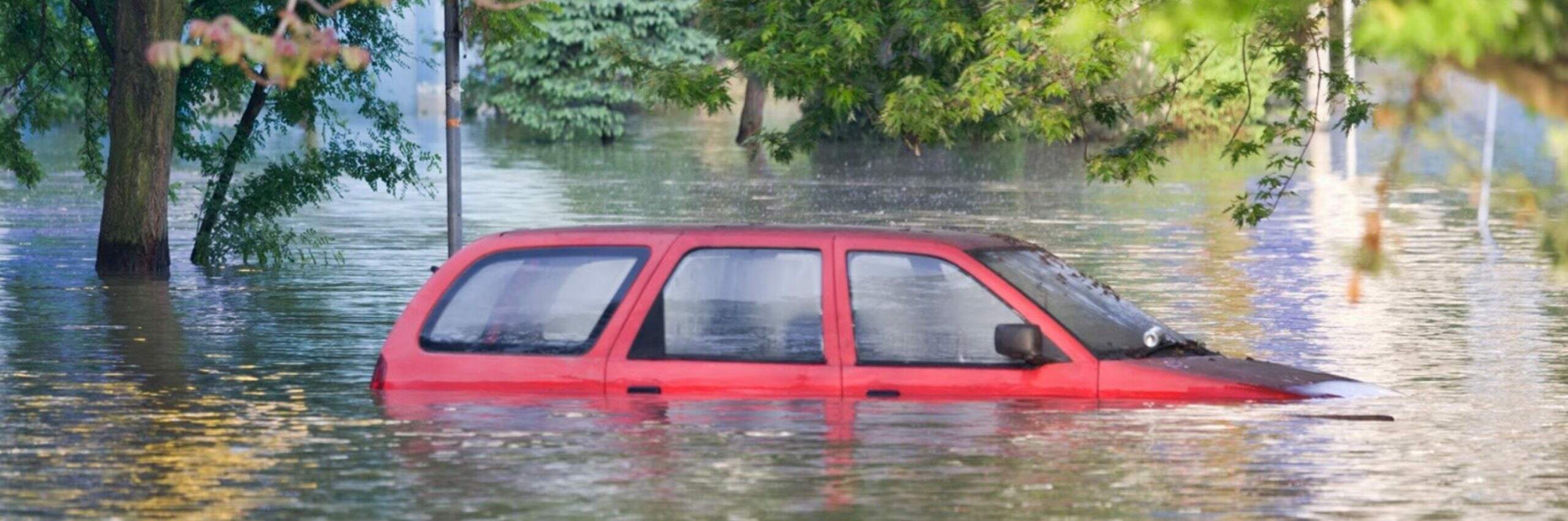 Não enfrente a enchente: não é só pelo seu carro; confira dicas - Proteja a sua vida