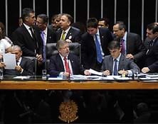 Plenário aprova proventos integrais para aposentados por invalidez - -