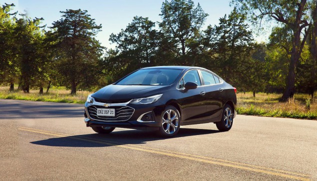 Promoção garante R$ 10 mil de desconto no Cruze Sedan.