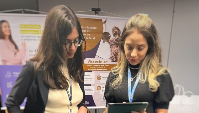 A servidora Karina Noce reforça que achou interessante conhecer detalhes sobre a associação logo no início da carreira no tribunal. - ANAJUSTRA Federal