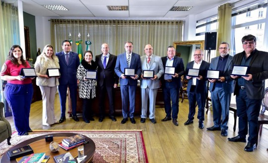 Homenageados pelos 21 anos de parceria entre ANAJUSTRA Federal, Unimed Curitiba e TRT9