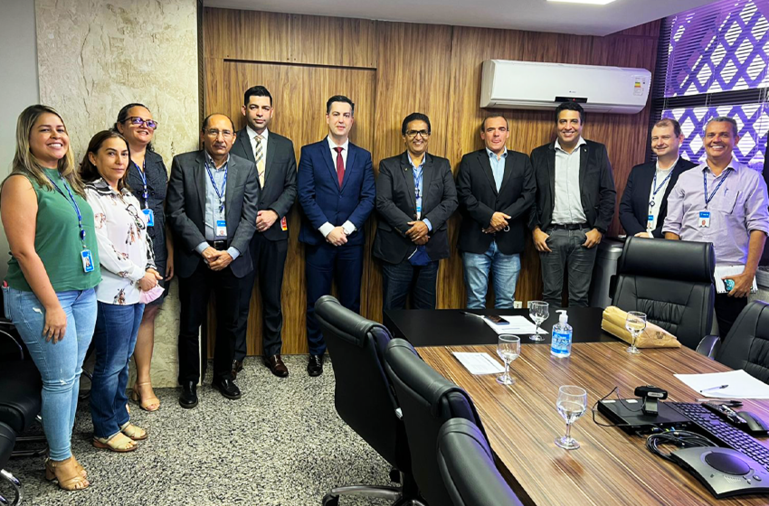 o secretário-geral da ANAJUSTRA Federal, Alexandre Seixas Saes, o consultor de ações da ANAJUSTRA Federal, Laércio Rodrigues, o diretor-geral do Tribunal Regional Eleitoral do Tocantins (TRE-TO), José Machado dos Santos, e os membros da administração do órgão. - ANAJUSTRA Federal