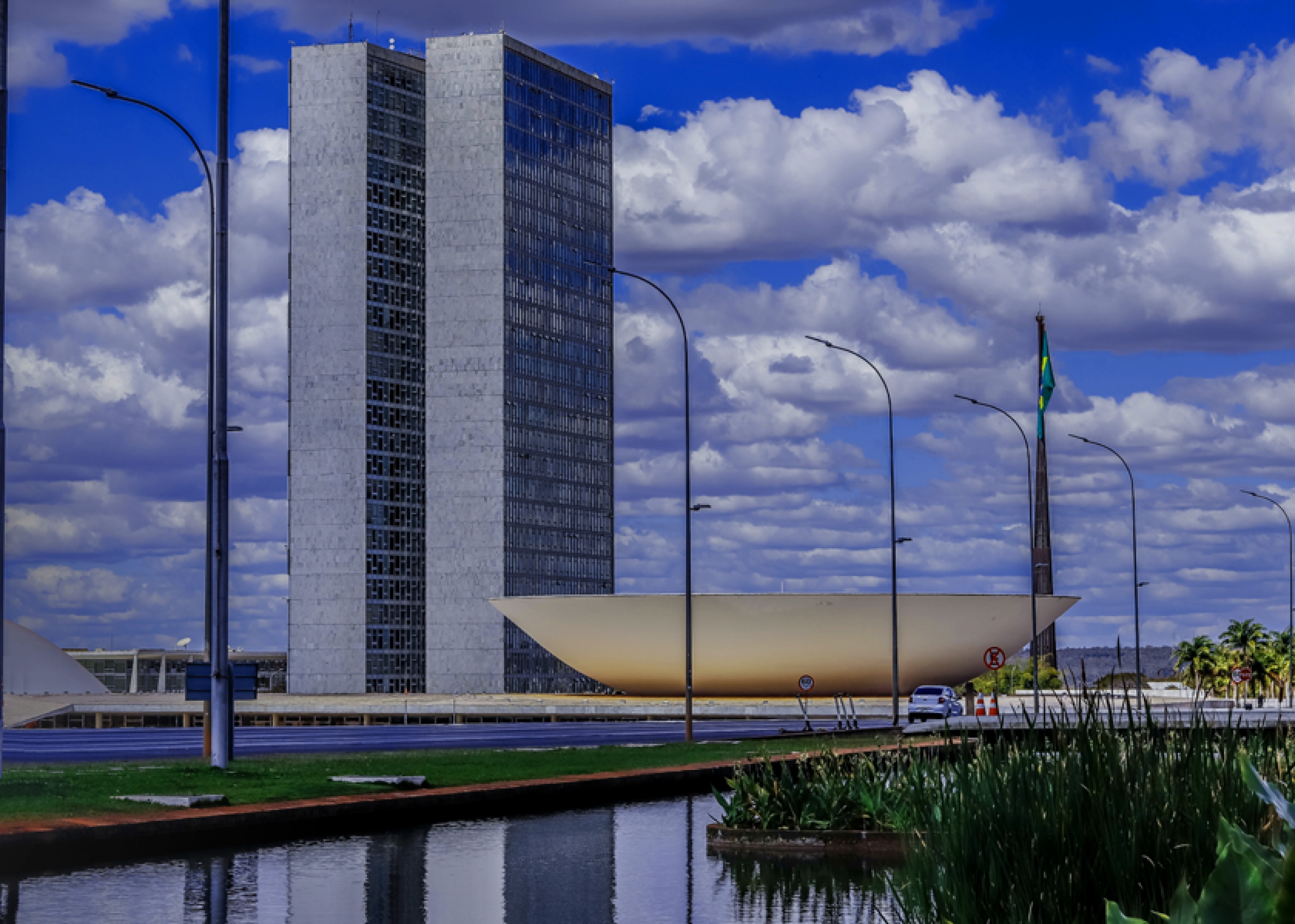 Composição das comissões permanentes mobiliza Câmara e Senado Federal - A disputa pelo comando dessas importantes comissões é o foco da coluna De Olho em Brasília deste mês.