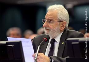 Assessor parlamentar pede apoio a Ivan Valente - -