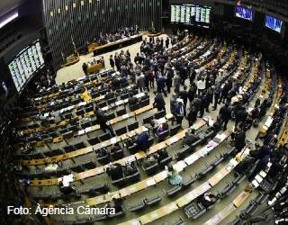 Desfaçatez em tempos de crise - De olho em Brasília