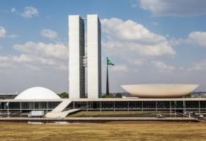 Votação em Plenário é adiada para esta terça-feira - -