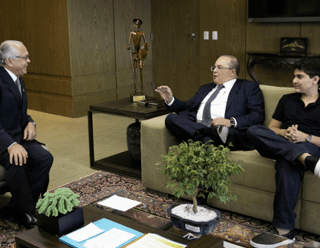 Presidente do TST recebe visita do governador eleito do Distrito Federal - -