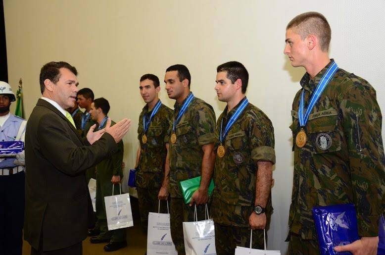 Servidor do TRT2 participa da III Olimpíada de História Militar e Aeronáutica da Academia da Força Aérea (AFA)