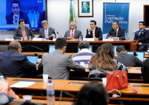 Comissão especial aprova reforma da Previdência - -