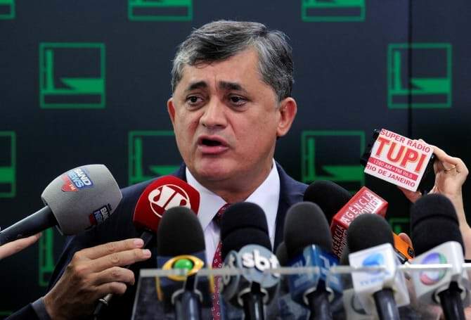 Líder do governo, José Guimarães, em pronunciamento na Câmara.