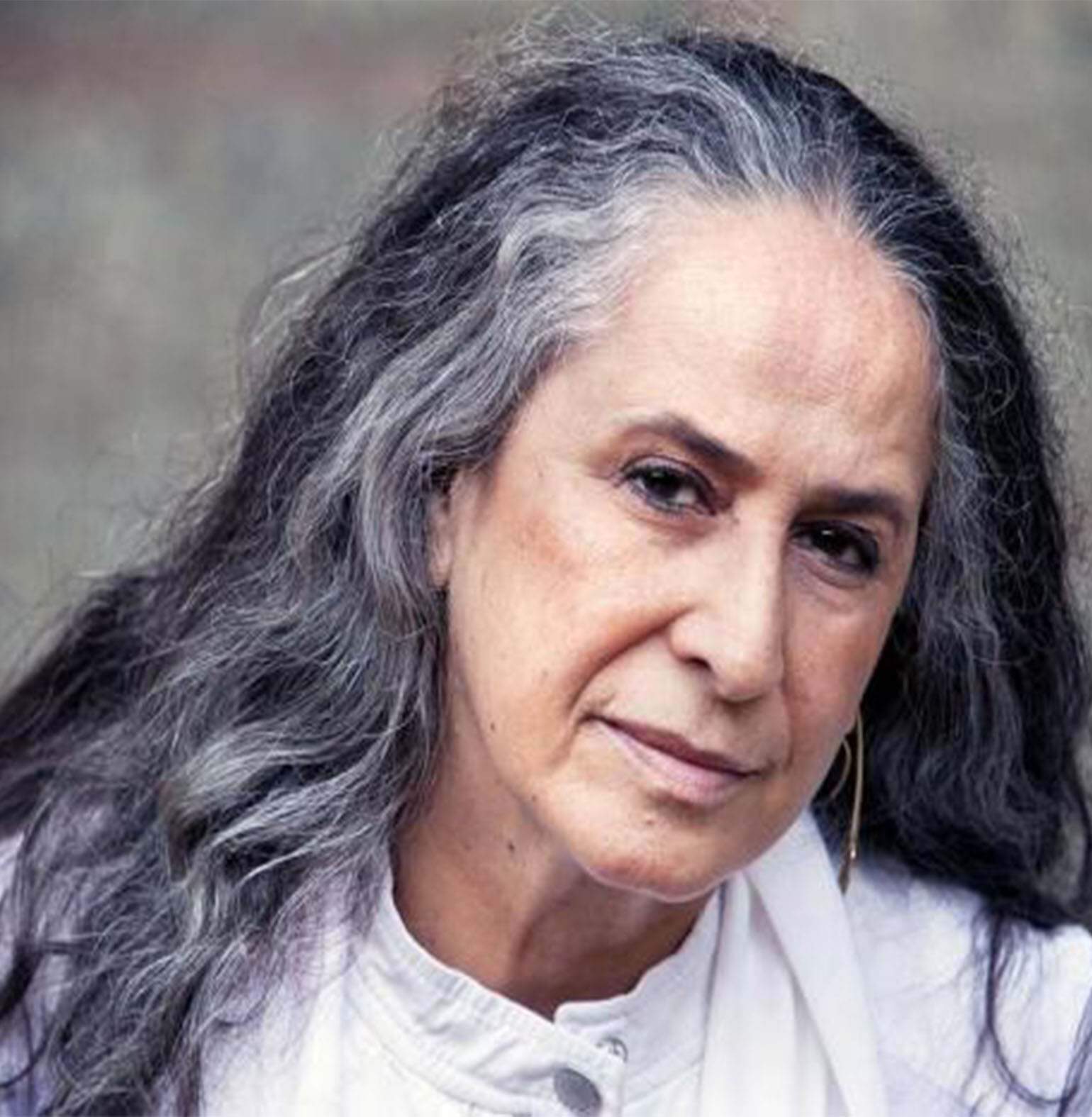 Maria Bethânia comemora 50 anos de carreira com turnê brasileira