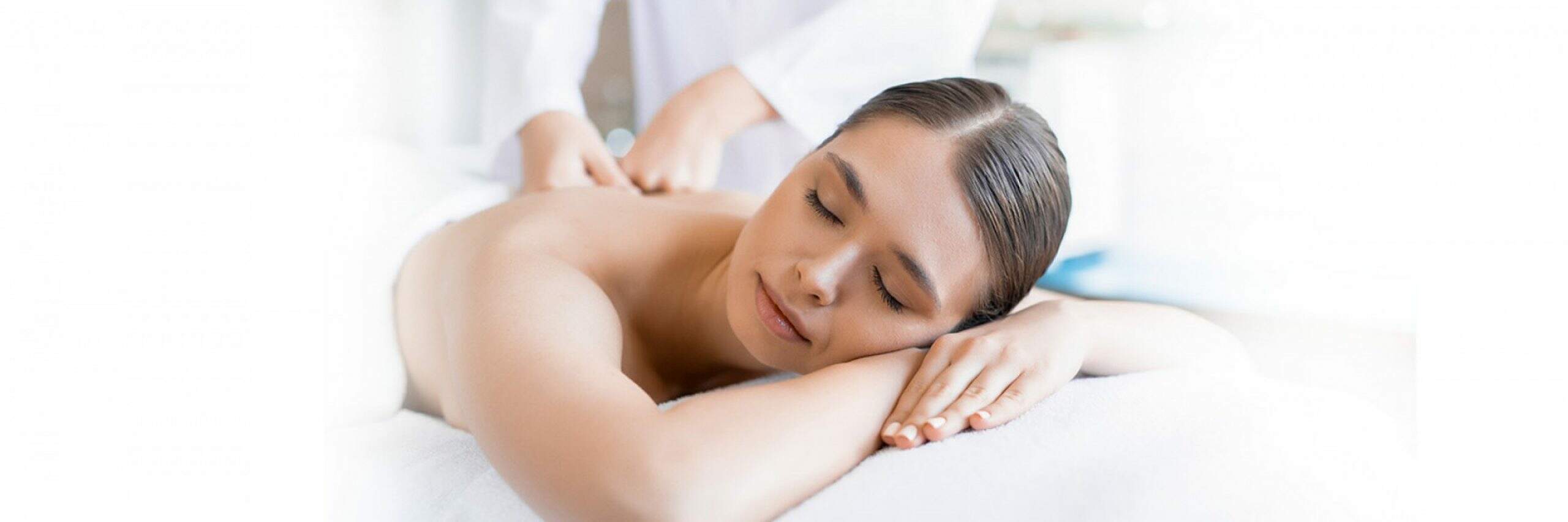 Servidores do TRT11 recebem Quick Massage na IV Semana de Saúde - Momento de relaxamento e bem-estar tem vagas limitadas. Servidor deve agendar previamente online.