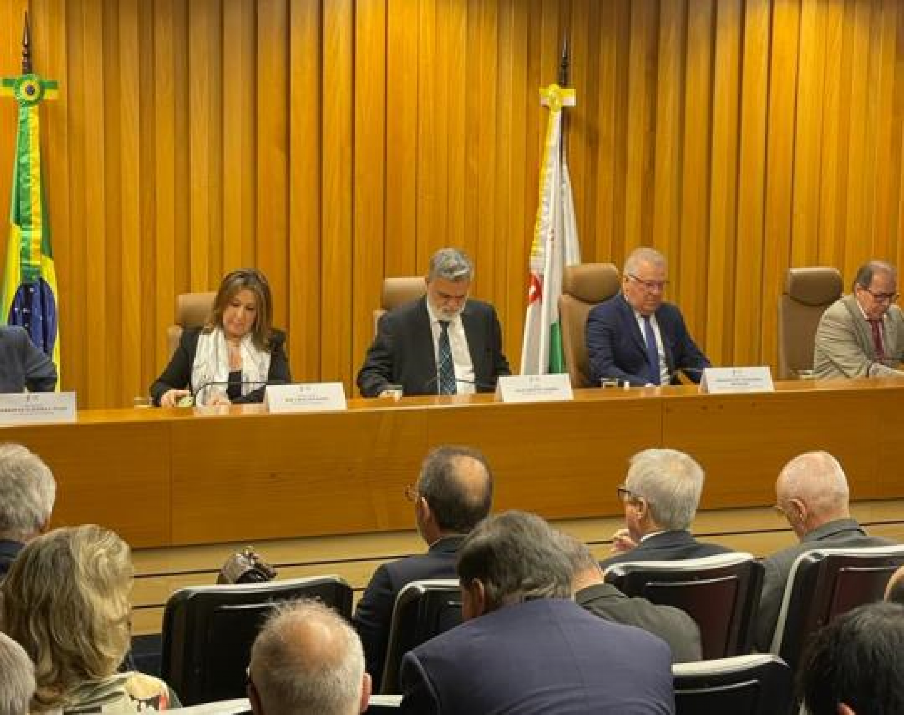 Na manhã de terça (21), foi empossada a nova diretoria do Coleprecor, eleita no dia anterior em votação secreta.