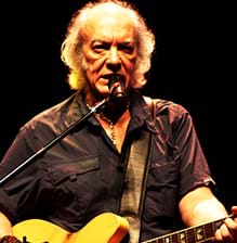 Vários Erasmos num só: conheça um dos grandes nomes da música brasileira