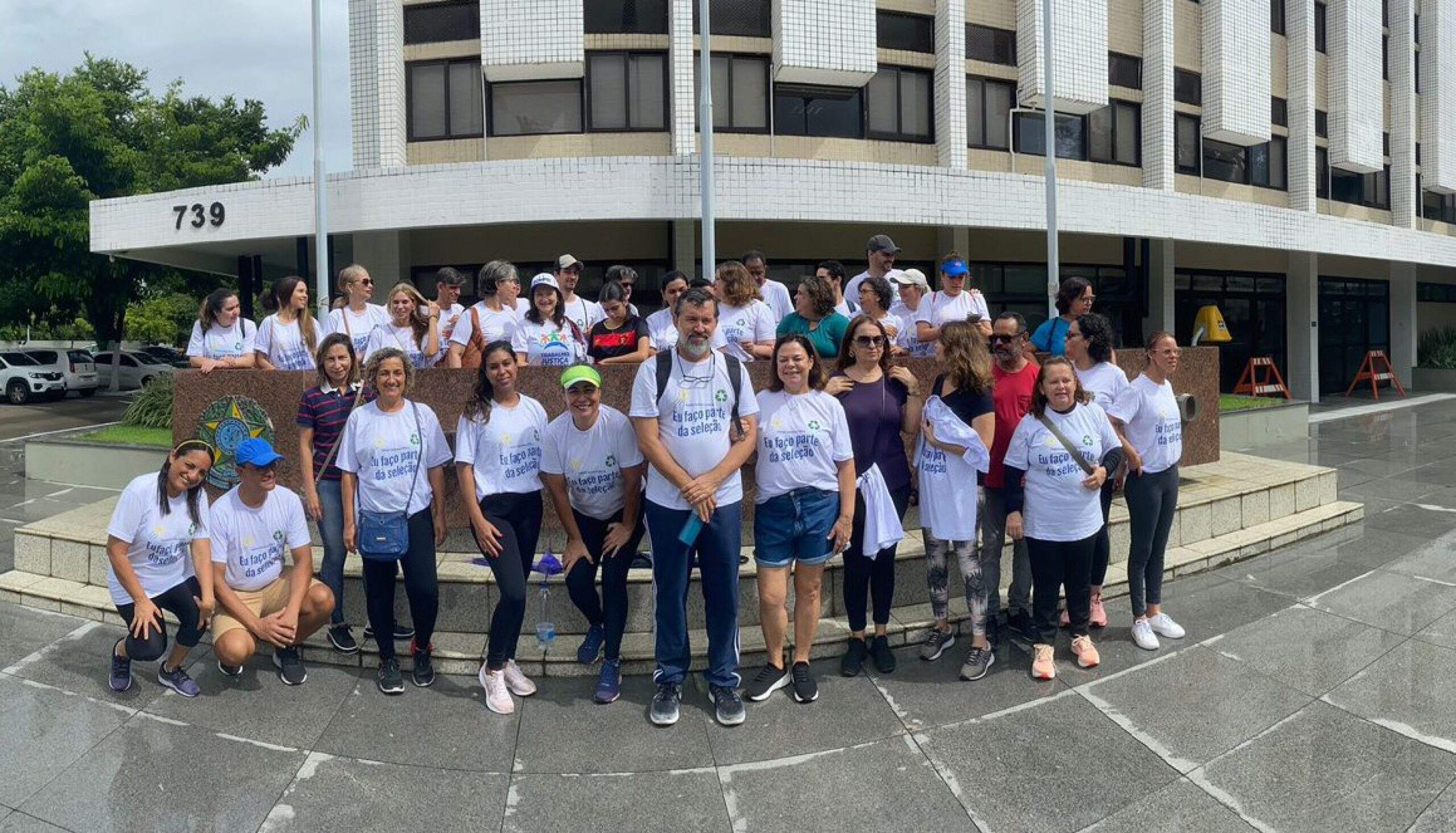 ANAJUSTRA Federal apoia caminhada ecológica do TRT6 - Evento realizado em Recife contribuiu para conscientização ambiental e histórico-cultural da cidade.