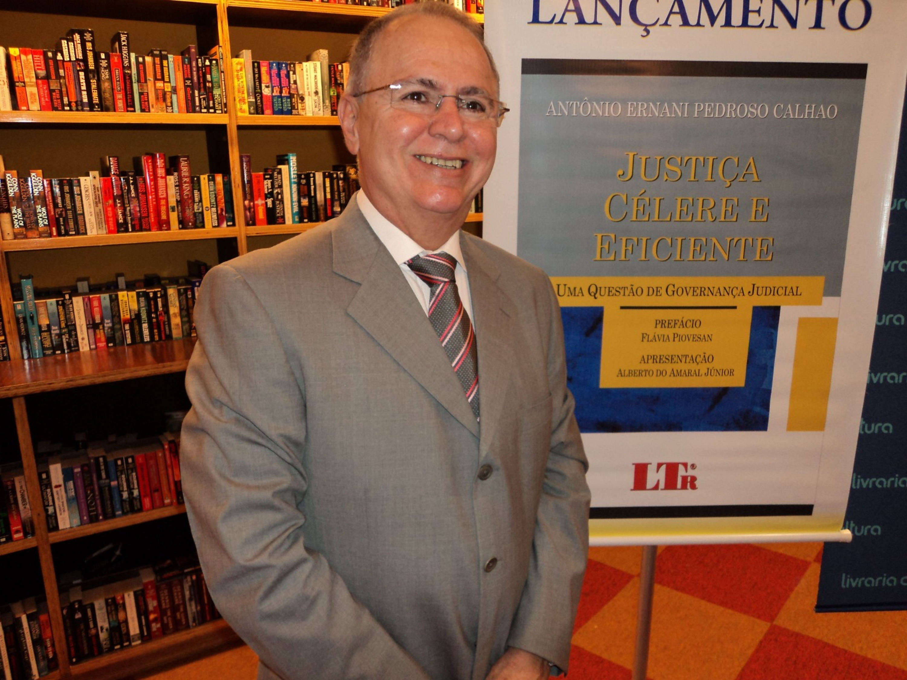 Antônio Ernani Pedroso Calhao apresenta defesa de terceiro pós-doutoramento