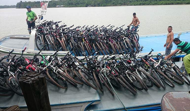 Servidores do TRT8 realizam trilha de bicicleta em ilha do Pará