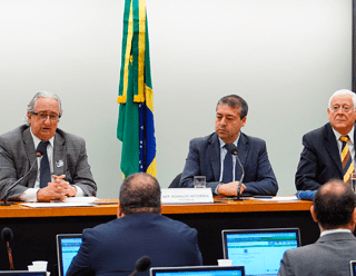 Juristas apresentam sugestões de mudanças na administração pública - -