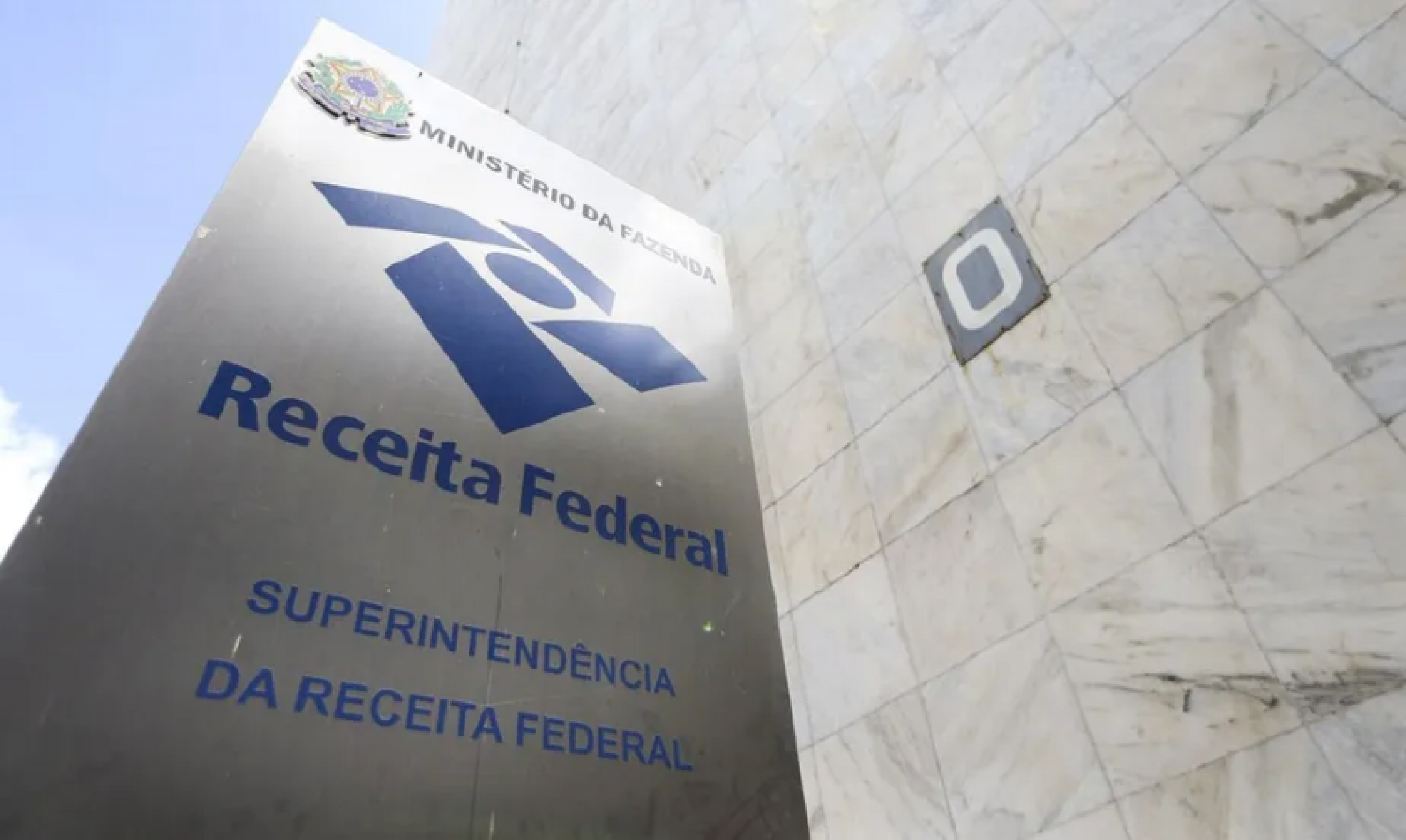 Todos os anos, a consultoria financeira da ANAJUSTRA Federal auxilia os servidores associados com dúvidas sobre o IR. 